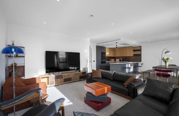 2 Merino Gardens, London Dock, 3 Bedrooms