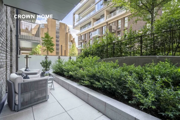 4 Merino Gardens, Studio