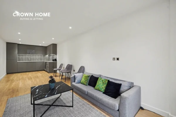 Cornelia House, Beaufort Park, 2 居室