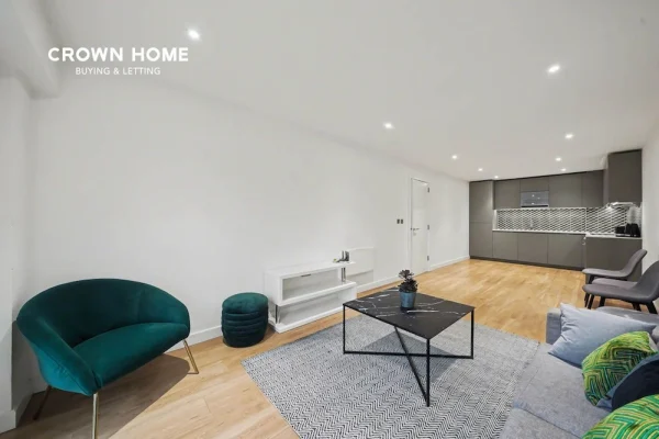 Cornelia House, Beaufort Park, 2 居室