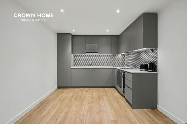 Cornelia House, Beaufort Park, 2 居室