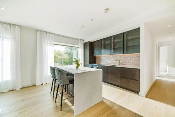 Deanston Building, Royal Wharf, 3 Bedrooms