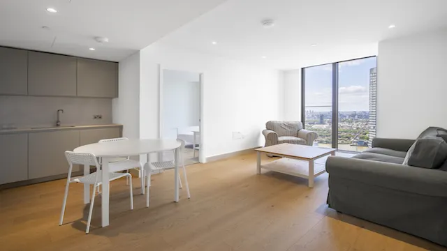 Property Tour: South Quay Plaza, Harcourt Tower, 2 Bedroom