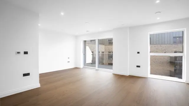 Property Tour: Studio, Chelsea Botanica