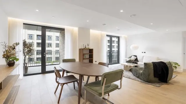 Property Tour: 2 Bedrooms, Emblem House, Postmark